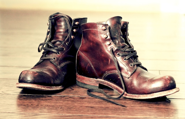 Tips for Picking and Packing the Best Travel Shoes